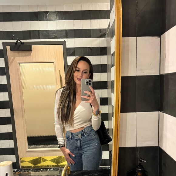 Meet your Posher, Liz - Picture 3 of 6